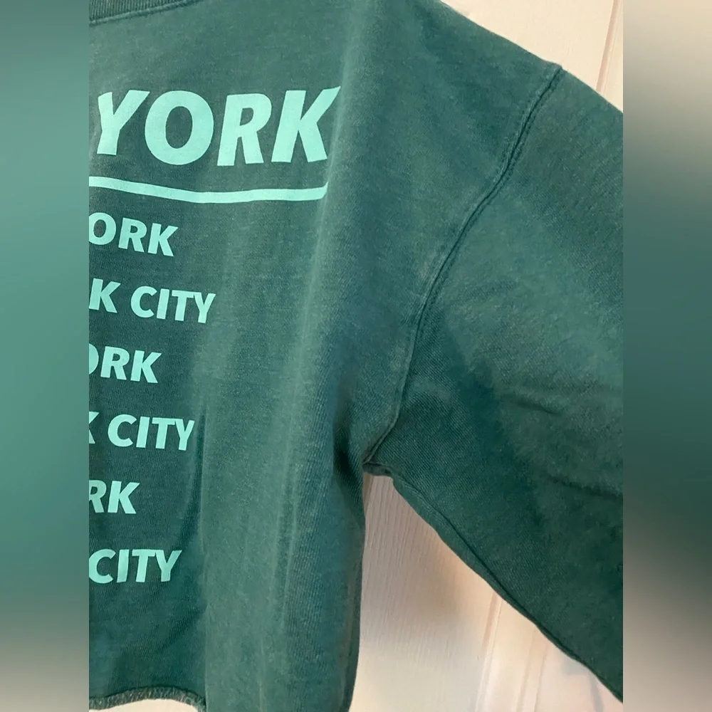 Wild Fable Womens M Crewneck‎ Sweatshirt New York City Cropped Teal pullover top - Picture 7 of 11